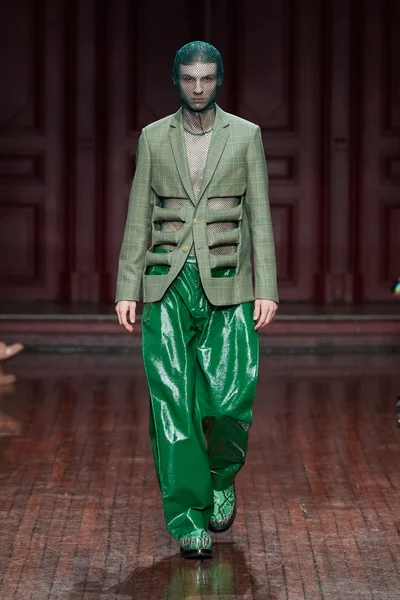 Look 28